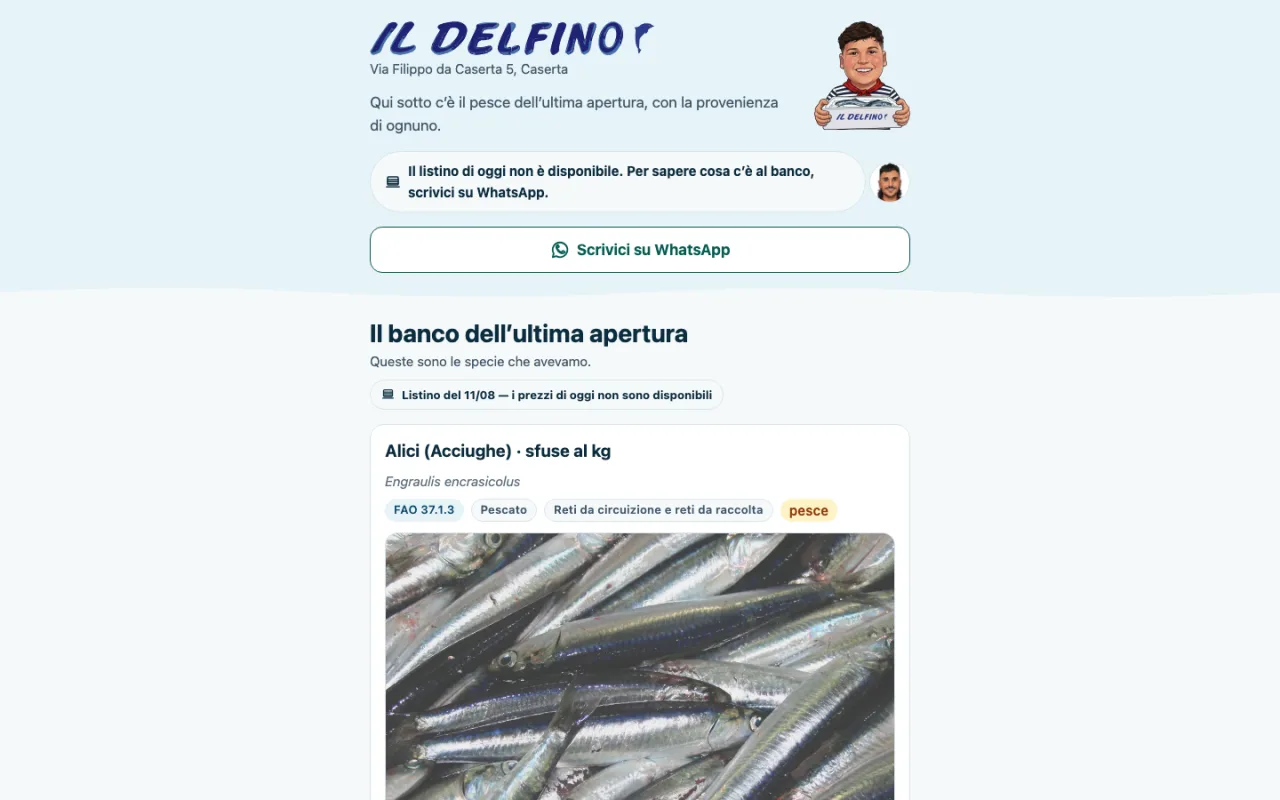 Home del sito della Pescheria Il Delfino: banco dell’ultima apertura con le specie, la provenienza e il pulsante Scrivici su WhatsApp